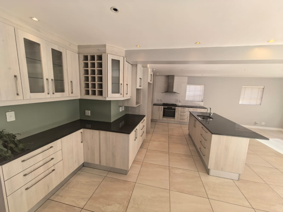 4 Bedroom Property for Sale in Somerset Country Estate Western Cape